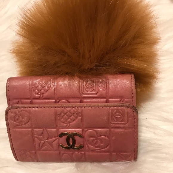 Authentic  chanel key holder gently.used - Picture 12 of 16